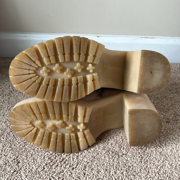 Dolce Vita Tan Suede Gum Sole Heeled Ankle Boots - Picture 9 of 9